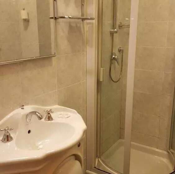 اتاق استاندارد سه نفره, Nuovo Albergo