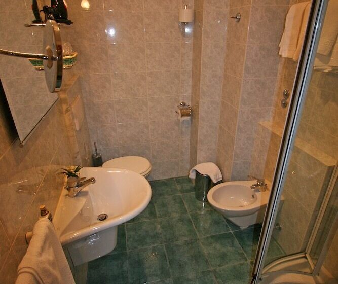 اتاق استاندارد سه نفره, Nuovo Albergo