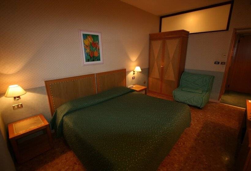 اتاق استاندارد سه نفره, Nuovo Albergo