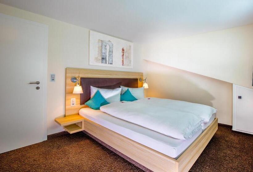 سوئیت با بالکن, Oberland