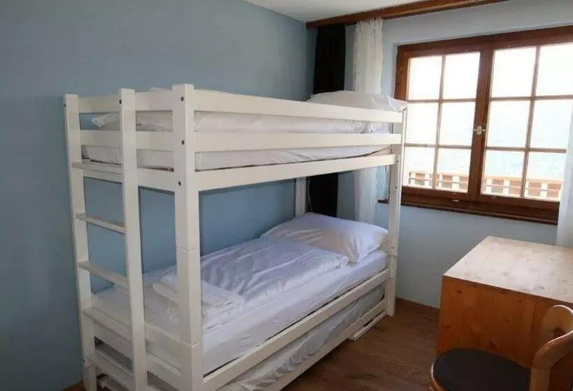 スタンダード4人部屋, Surselva
