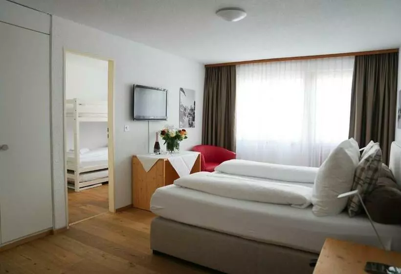 スタンダード4人部屋, Surselva
