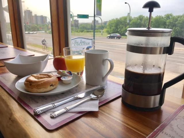 디럭스 룸, The Inn On College