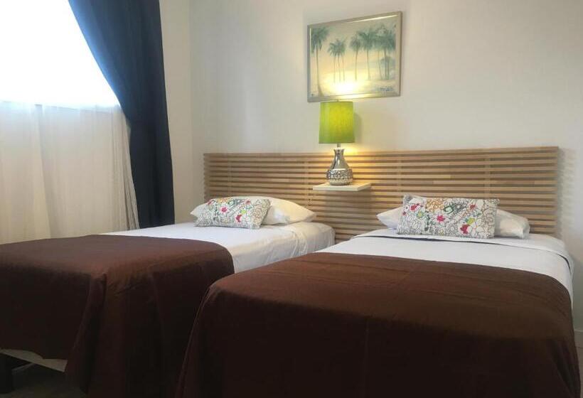 이코노미 룸, The Inn On College