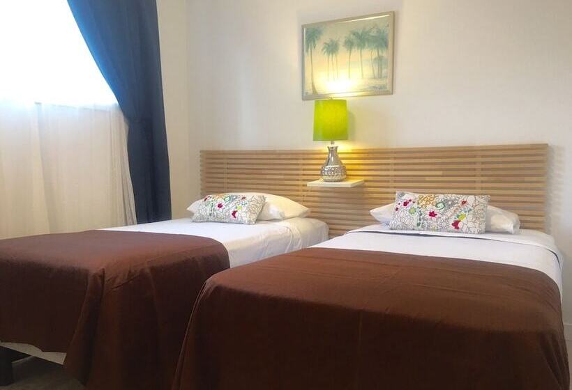 이코노미 룸, The Inn On College