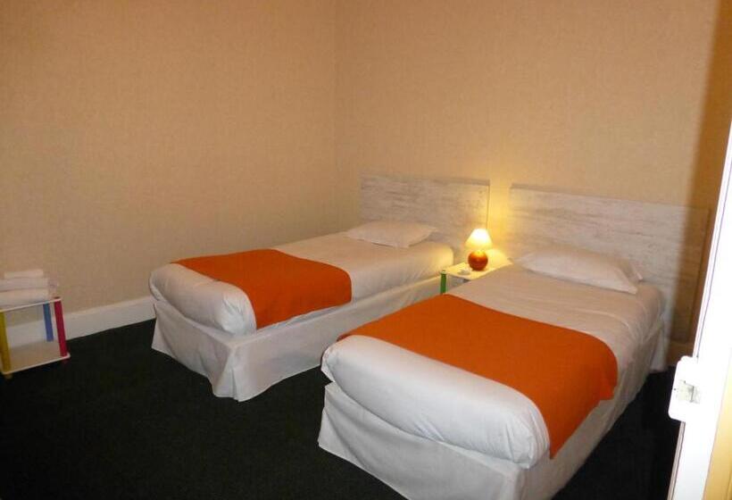 标准三人间, Trianon