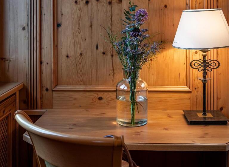 جناح جونيور, Landhotel 3kronen