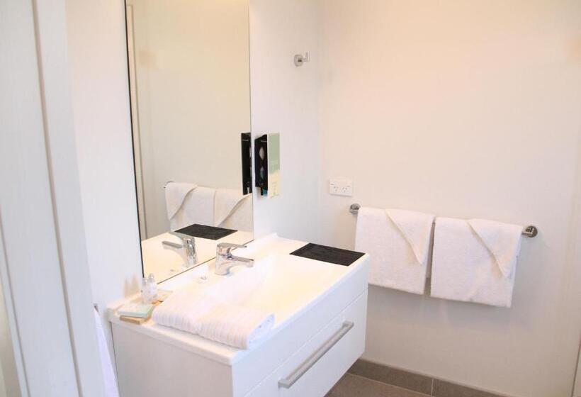 스탠다드 스튜디오, Pukekura Motor Lodge