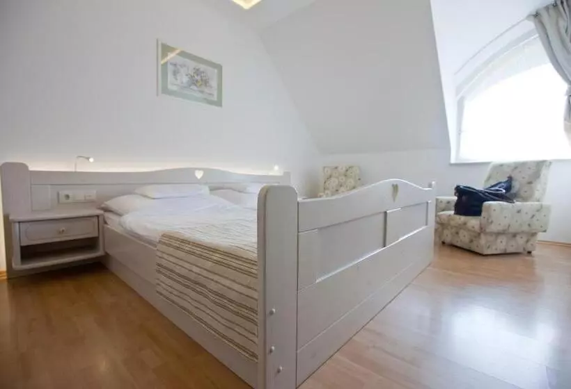 スーペリアトリプルルーム, Tornácos Hotel   Hegykő