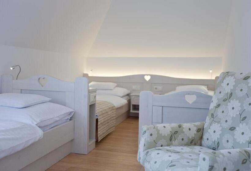 스위트, Tornácos Hotel   Hegykő