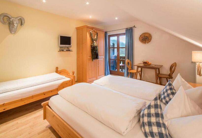 Standard Kolmen Hengen Huone, Zur Schönen Aussicht Hotel Garni