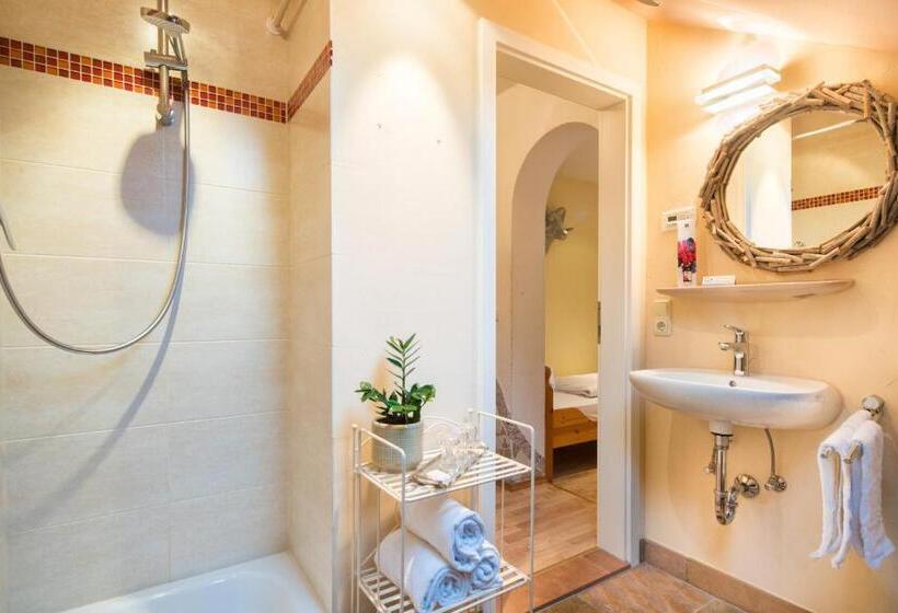 Standard Kolmen Hengen Huone, Zur Schönen Aussicht Hotel Garni