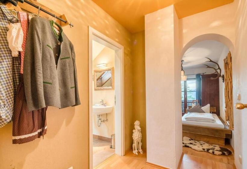 Standard Neljän Hengen Huone, Zur Schönen Aussicht Hotel Garni