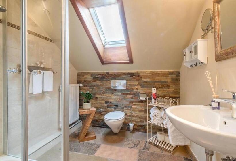 Standard Neljän Hengen Huone, Zur Schönen Aussicht Hotel Garni