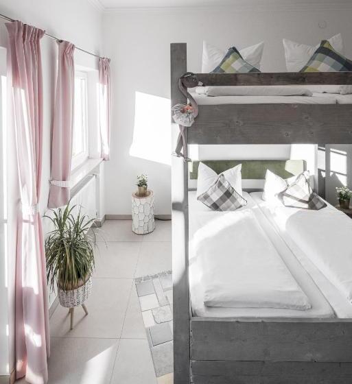 Huoneisto 1 Makuuhuone Parveke, Zur Schönen Aussicht Hotel Garni