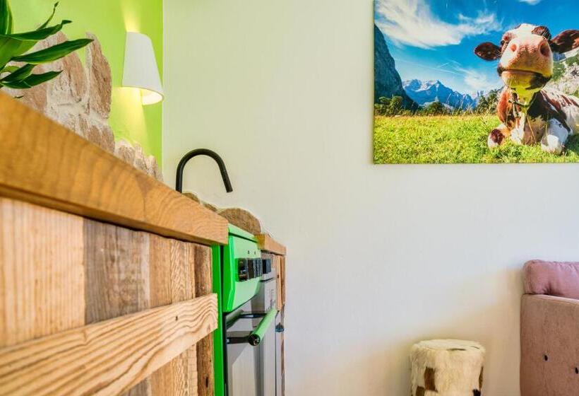 Huoneisto 1 Makuuhuone Parveke, Zur Schönen Aussicht Hotel Garni