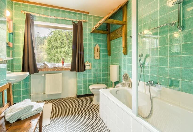 Standard Yhden Hengen Huone Jaettu Kylpyhuone, Zur Schönen Aussicht Hotel Garni