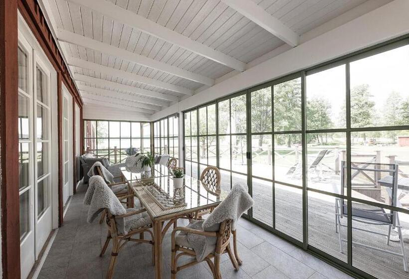 1 Bedroom Apartment Lake View, Smålandsgården