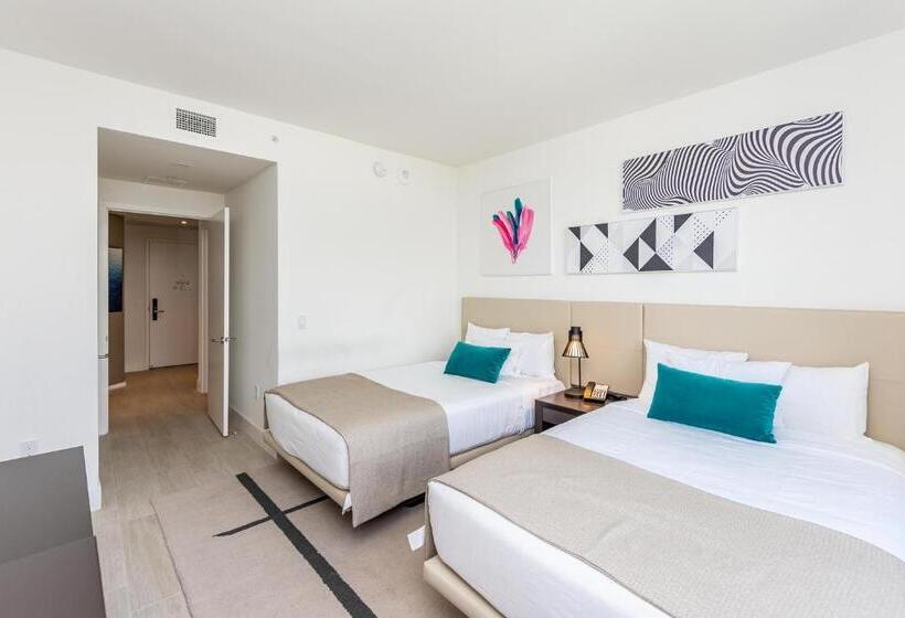 2 Bedroom Apartment with Views, Amazing Apartments At H Beach House