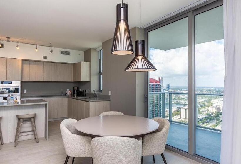 2 Bedroom Apartment with Views, Amazing Apartments At H Beach House