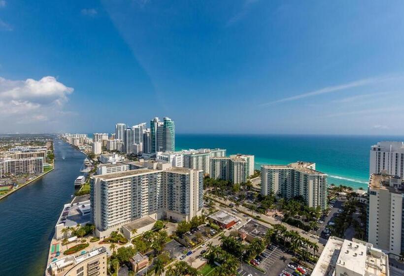 2 Bedroom Apartment with Views, Amazing Apartments At H Beach House