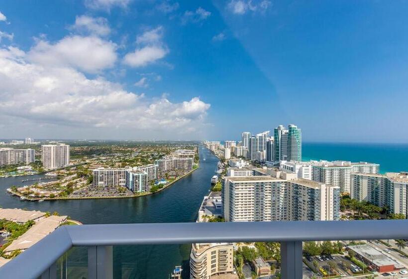 2 Bedroom Apartment with Views, Amazing Apartments At H Beach House