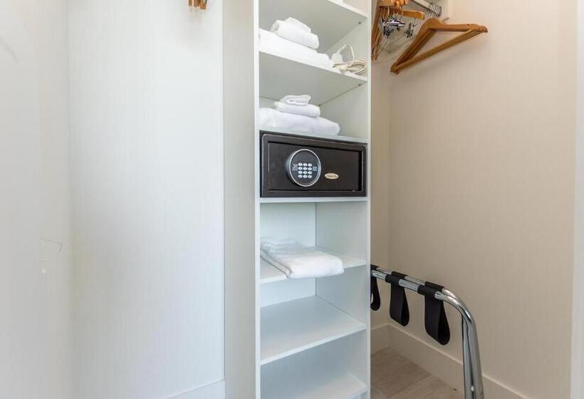 Апартаменты 1 Спальня с Балконом, Amazing Apartments At H Beach House