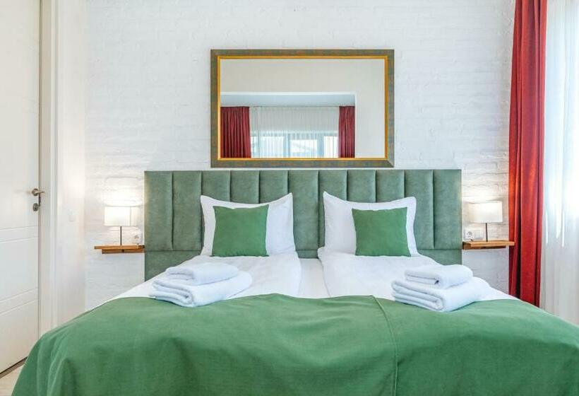 سوئیت با بالکن, Château Mosmieri Hotel & Winery