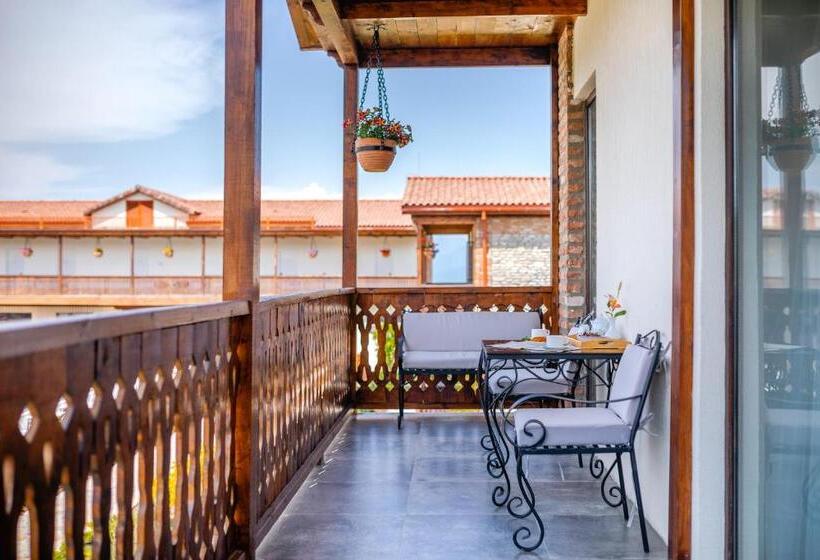 سوئیت با بالکن, Château Mosmieri Hotel & Winery