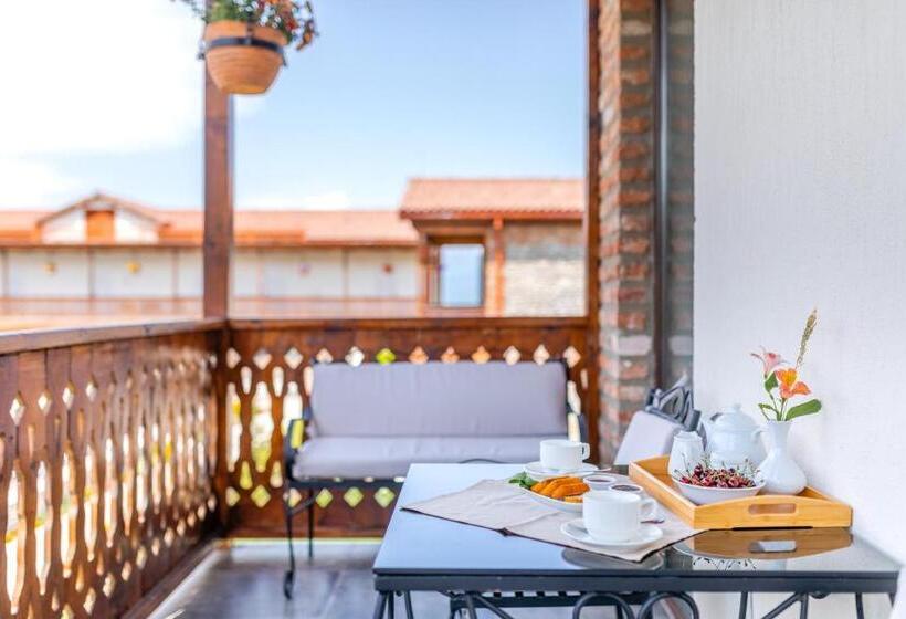 سوئیت با بالکن, Château Mosmieri Hotel & Winery