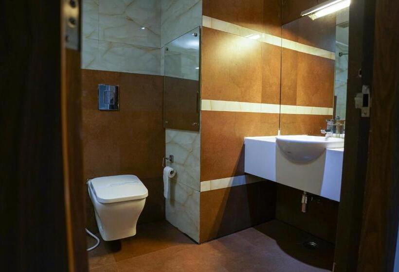 سوییت جونیور, Emarald Hotel Calicut