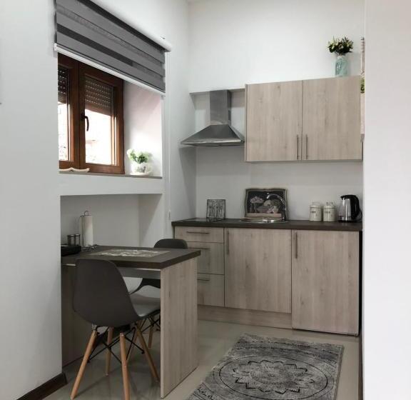 استودیوی لوکس, Studio Apartment In Old Town With Parking