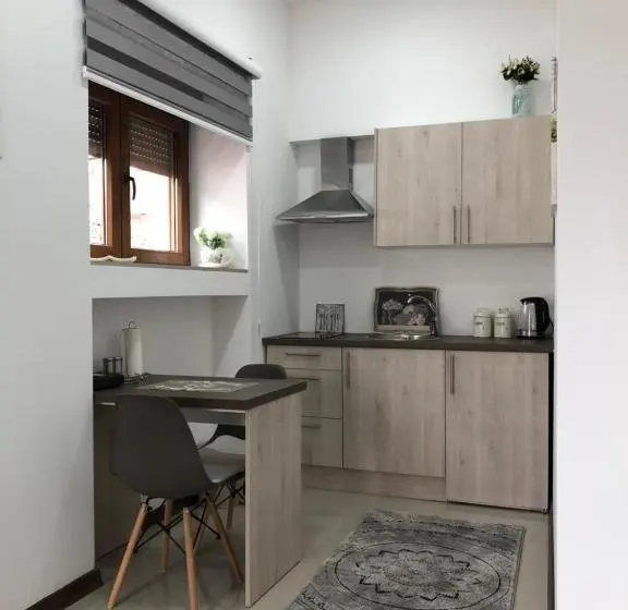 استودیوی لوکس, Studio Apartment In Old Town With Parking
