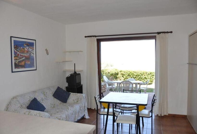 Huoneisto 1 Makuuhuone Merinäkymä, Villaggio Est A Capo Coda Cavallo San Teodoro