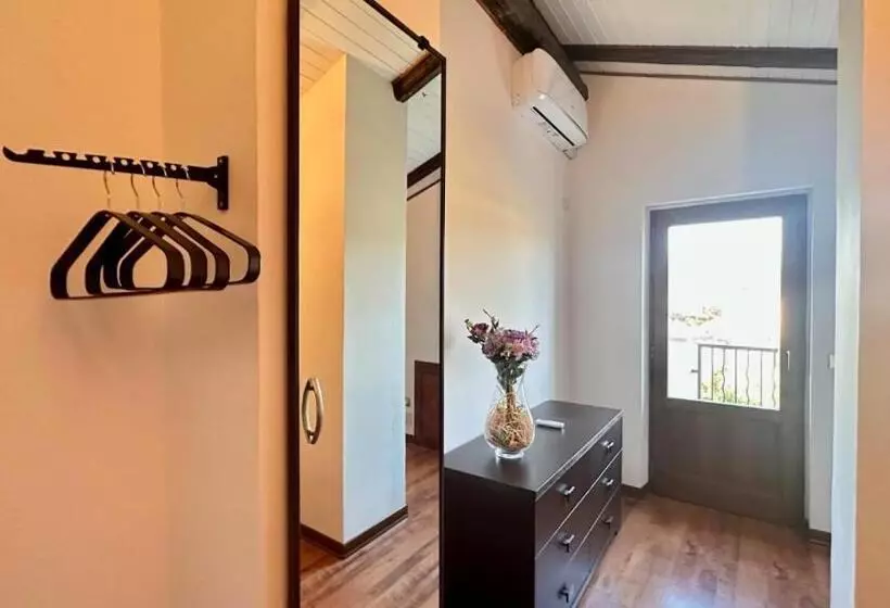 Standard Kolmen Hengen Huone Parveke, Agriturismo Mammarella