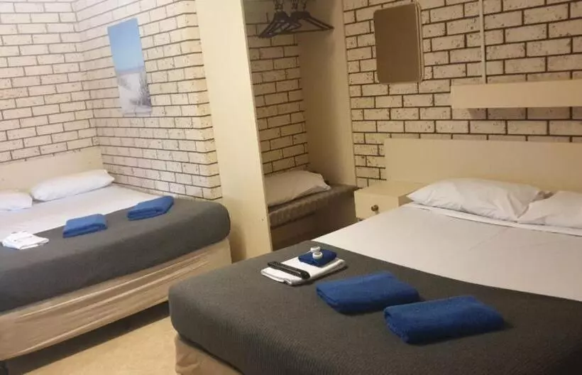 Perhehuone, Alfa Motel
