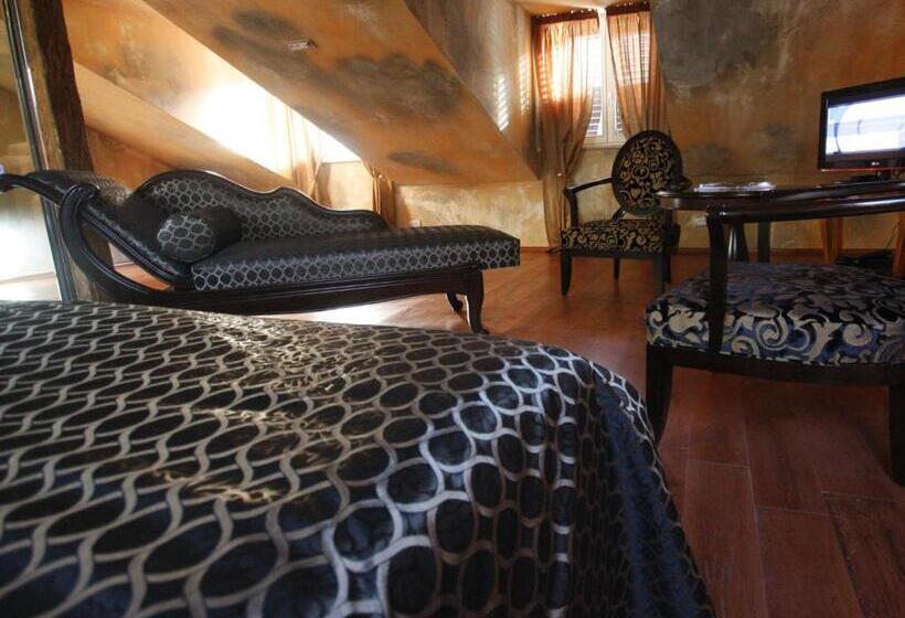 سوییت جونیور با چشم‌انداز دریا, Boutique Hotel Astoria