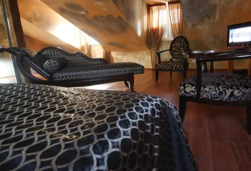 سوییت جونیور با چشم‌انداز دریا, Boutique Hotel Astoria
