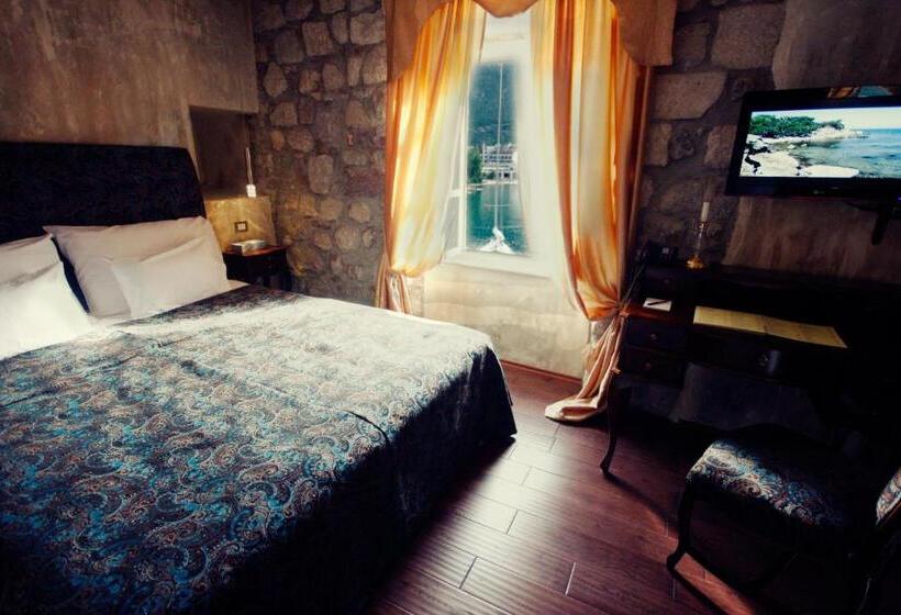 سوییت جونیور با چشم‌انداز دریا, Boutique Hotel Astoria