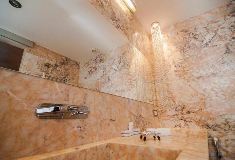 سوییت جونیور با چشم‌انداز دریا, Boutique Hotel Astoria