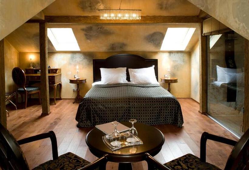 سوییت جونیور با چشم‌انداز دریا, Boutique Hotel Astoria