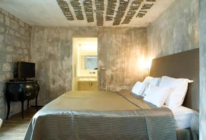 سوییت جونیور با چشم‌انداز دریا, Boutique Hotel Astoria