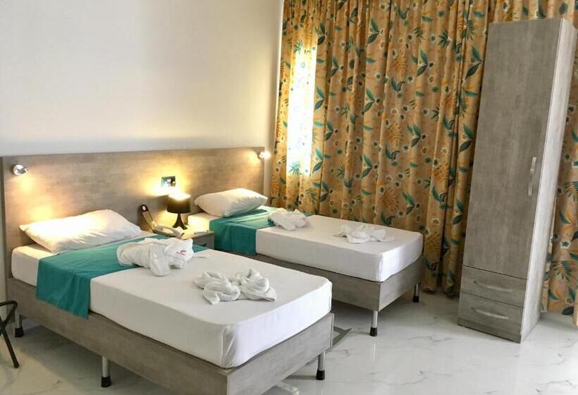 استودیوی سوپریور, For Rest Apart