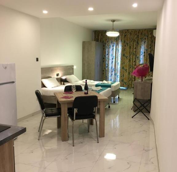 استودیوی سوپریور, For Rest Apart