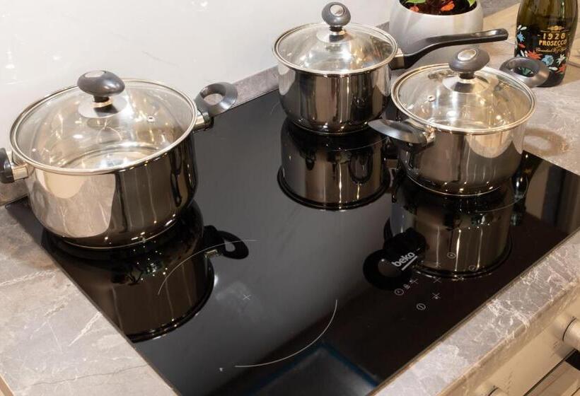 استودیوی سوپریور, For Rest Apart