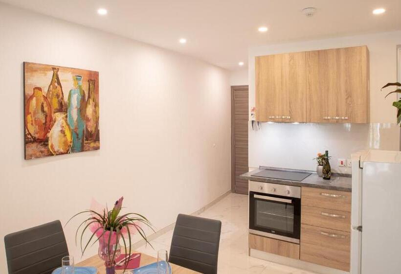 استودیوی سوپریور, For Rest Apart