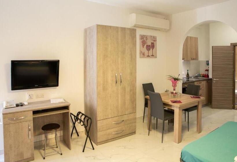 استودیوی سوپریور, For Rest Apart