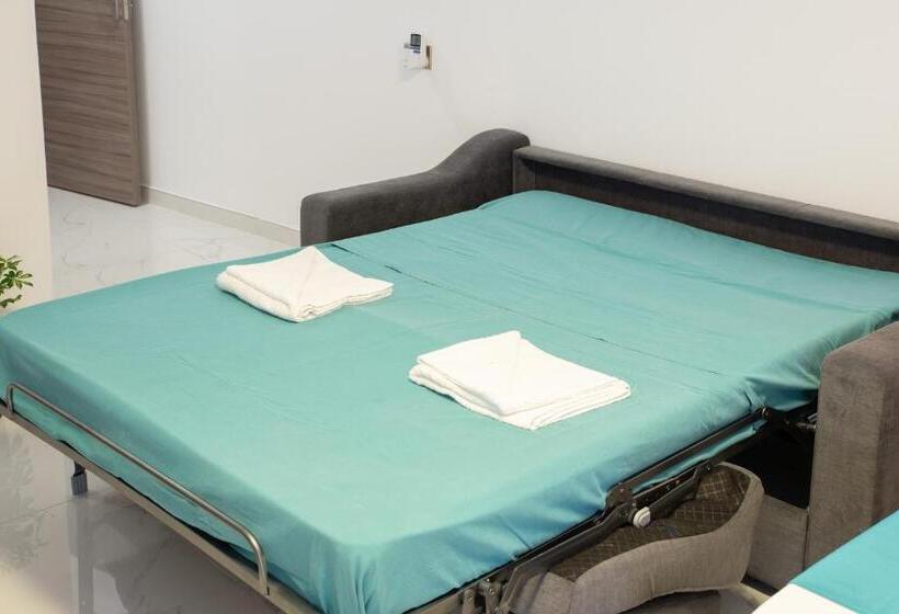 استودیوی سوپریور, For Rest Apart