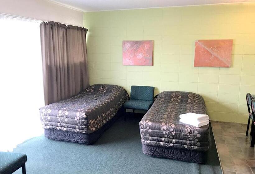 חדר משפחתי, Greenview Motel