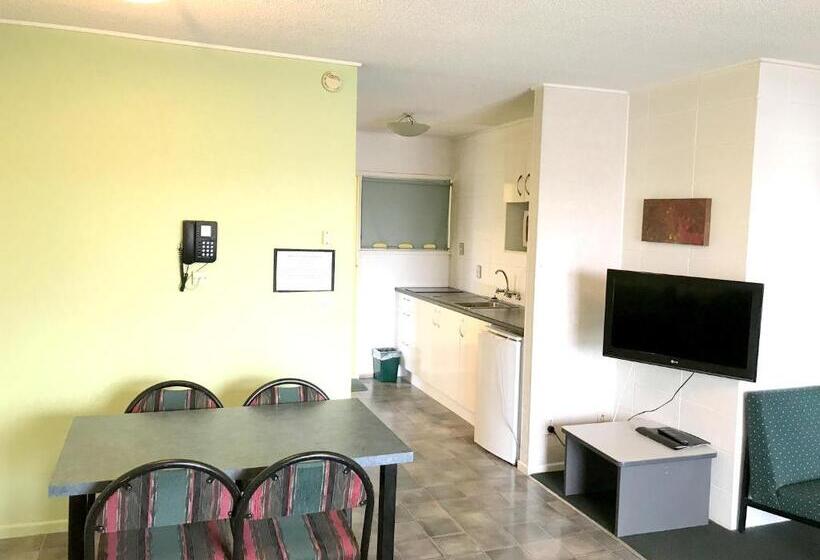Семейный Номер, Greenview Motel